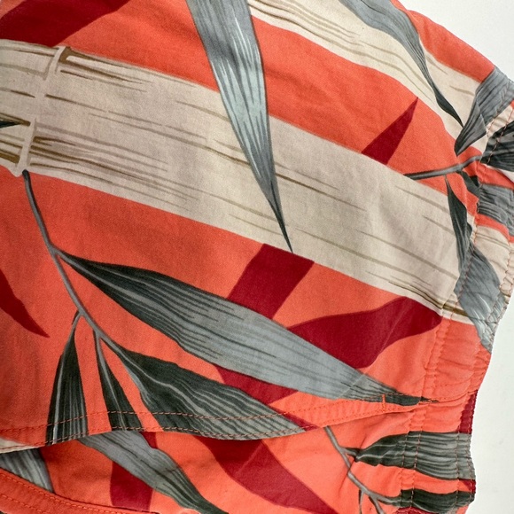 Tommy Bahama men’s Sz M multi colored Tropical swimming trunks P0 - Picture 3 of 5